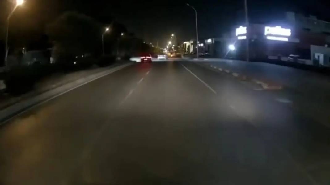 Adana’da Otomobili Sıkıştıran Araç Feci Kazaya Neden Oldu! 2